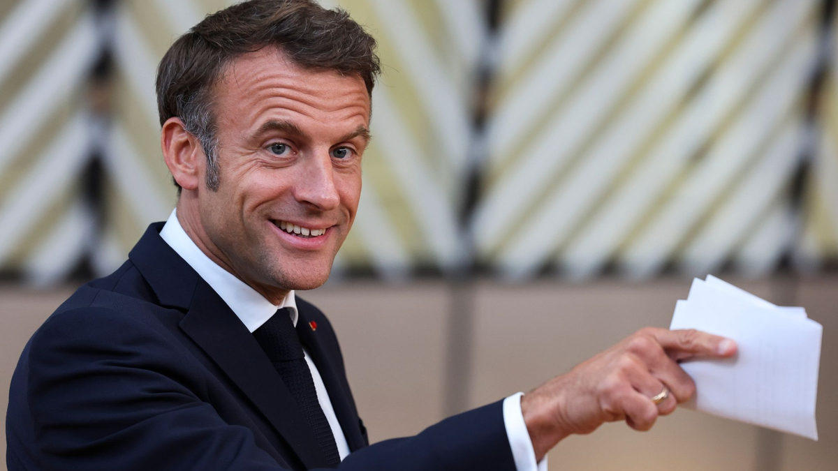 Frankreichs Präsident Emmanuel Macron bildet die Regierung um. - Foto: Geert Vanden Wijngaert/AP/dpa