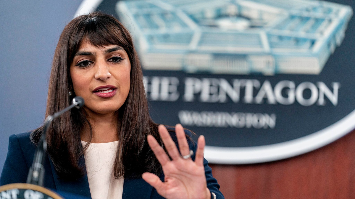 Vize-Pentagon-Sprecherin Sabrina Singh, hier im Jahr 2022, informierte zuletzt über den mysteriösen Fall eines amerikanischen Soldaten. - Foto: Andrew Harnik/AP/dpa