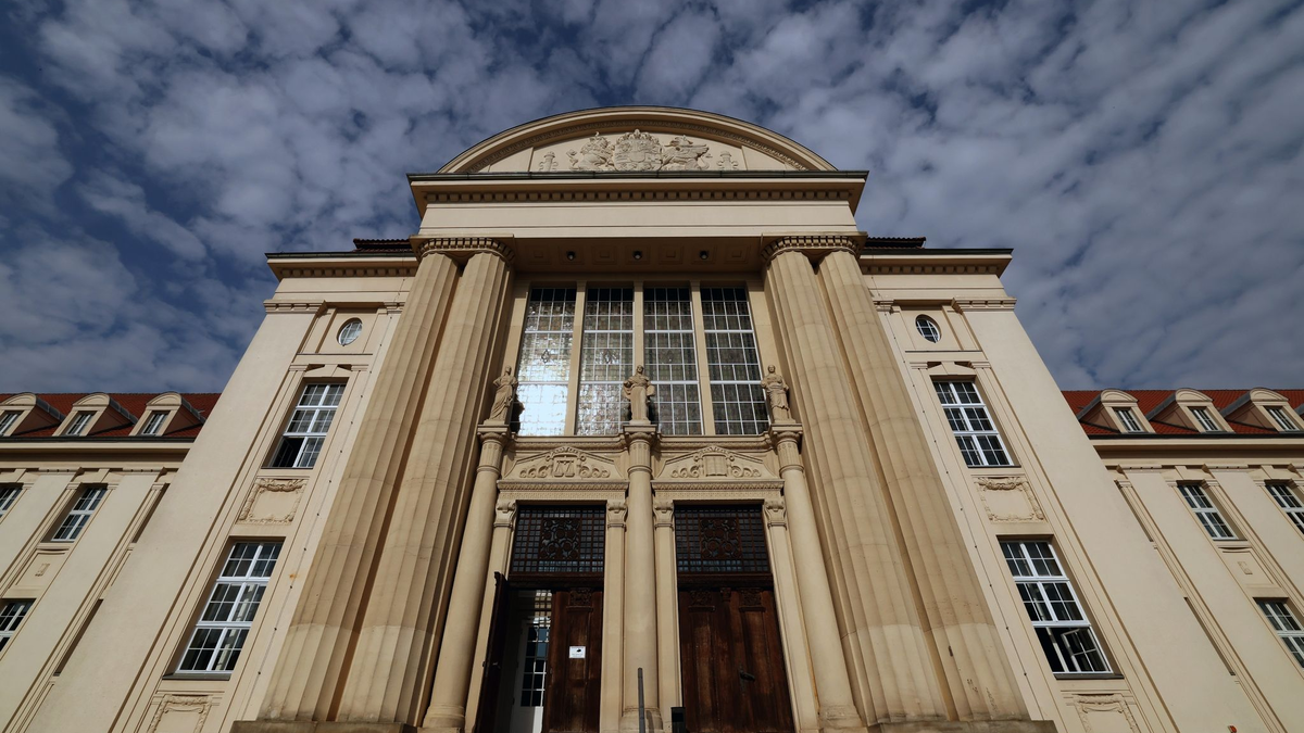 Das Landgericht in Schwerin. - Foto: Bernd Wüstneck/dpa