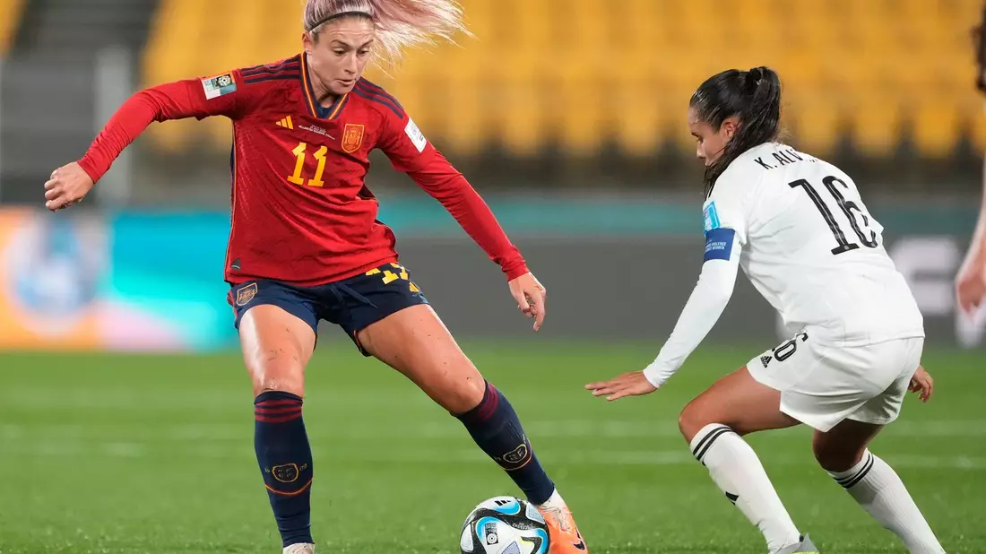 Alexia Putellas (l) und die spanische Nationalmannschaft besiegten Costa Rica mit 3:0. - Bild: John Cowpland/AP/dpa