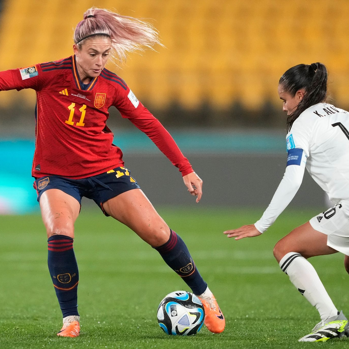 Alexia Putellas (l) und die spanische Nationalmannschaft besiegten Costa Rica mit 3:0. - Foto: John Cowpland/AP/dpa