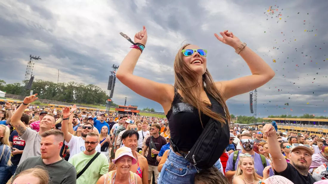 Das Parookaville in Weeze am Niederrhein ist eines der größten Elektro-Festivals in Europa. - Bild: Christoph Reichwein/dpa
