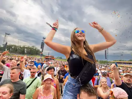 Das Parookaville in Weeze am Niederrhein ist eines der größten Elektro-Festivals in Europa. - Foto: Christoph Reichwein/dpa