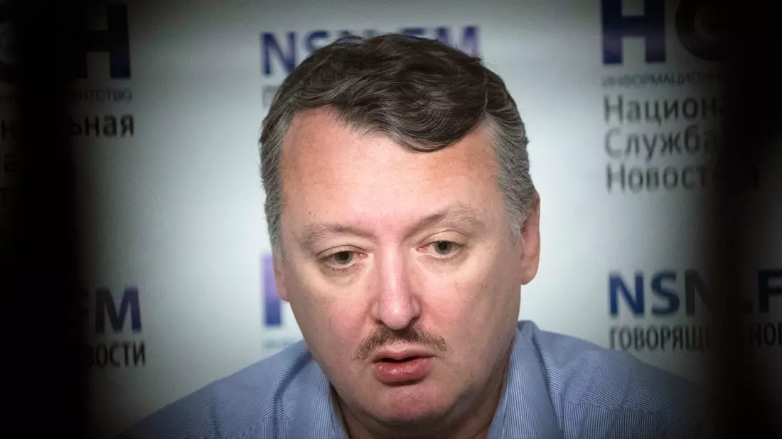 Igor Girkin ist auch als Igor Strelkov bekannt. Der ehemalige Militärchef der von Russland unterstützten Separatisten in der Ostukraine wurde nun festgenommen. - Bild: Pavel Golovkin/AP