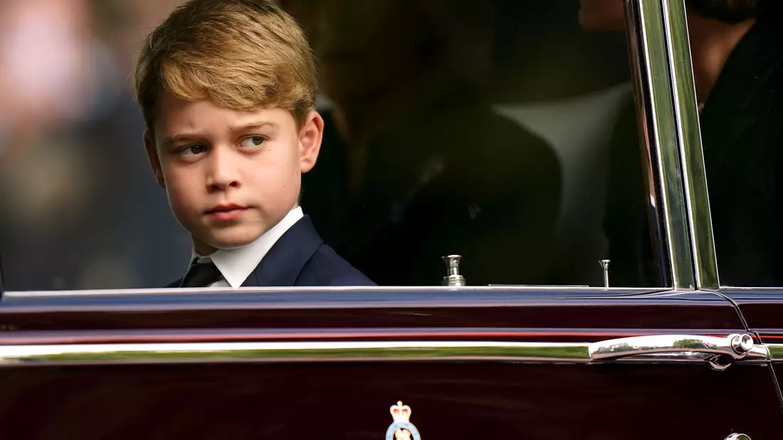 Prinz George vor der Beisetzung von Königin Elizabeth II. in London. - Bild: Tim Goode/PA Wire/dpa