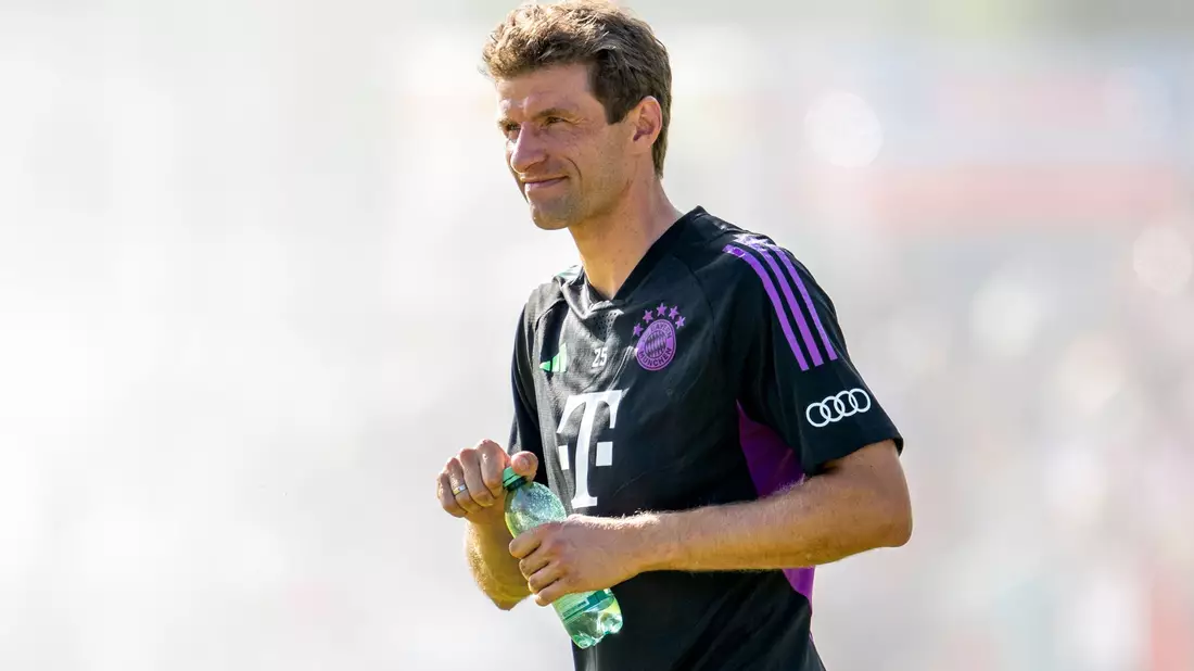 Münchens Thomas Müller verpasst die Asienreise mit dem FC Bayern. - Bild: David Inderlied/dpa