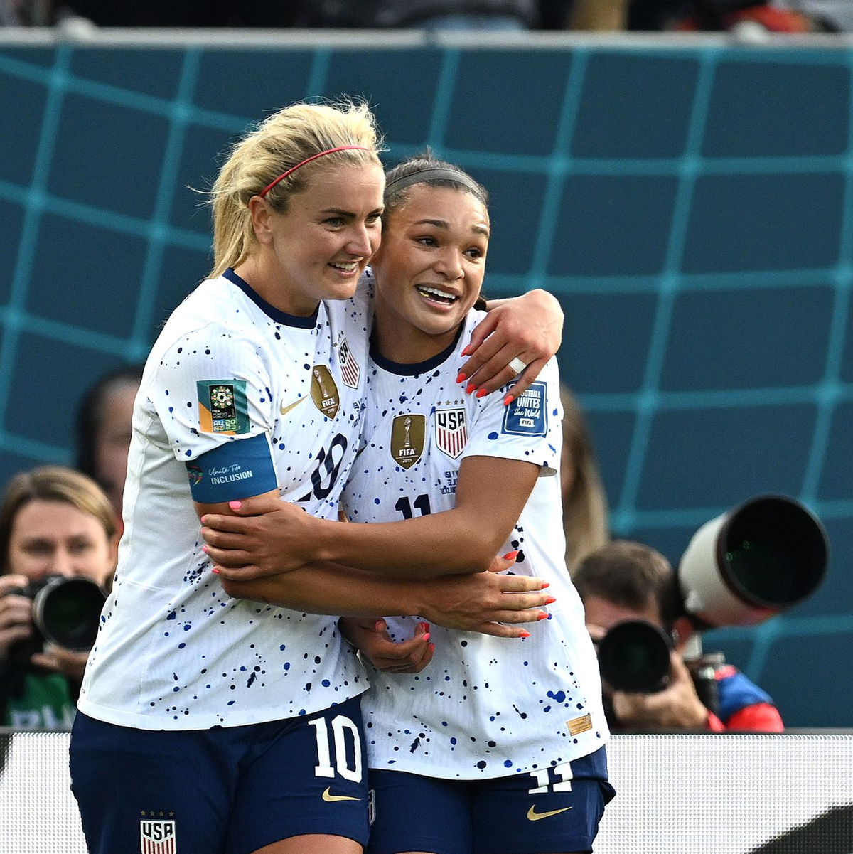 Siegten souverän mit den USA: Lindsey Horan (l) und Sophia Smith. - Foto: Andrew Cornaga/AP/dpa