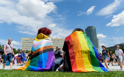 Teilnehmer der Pride-Parade in Bratislava. - Foto: Pavol Zachar/TASR/dpa