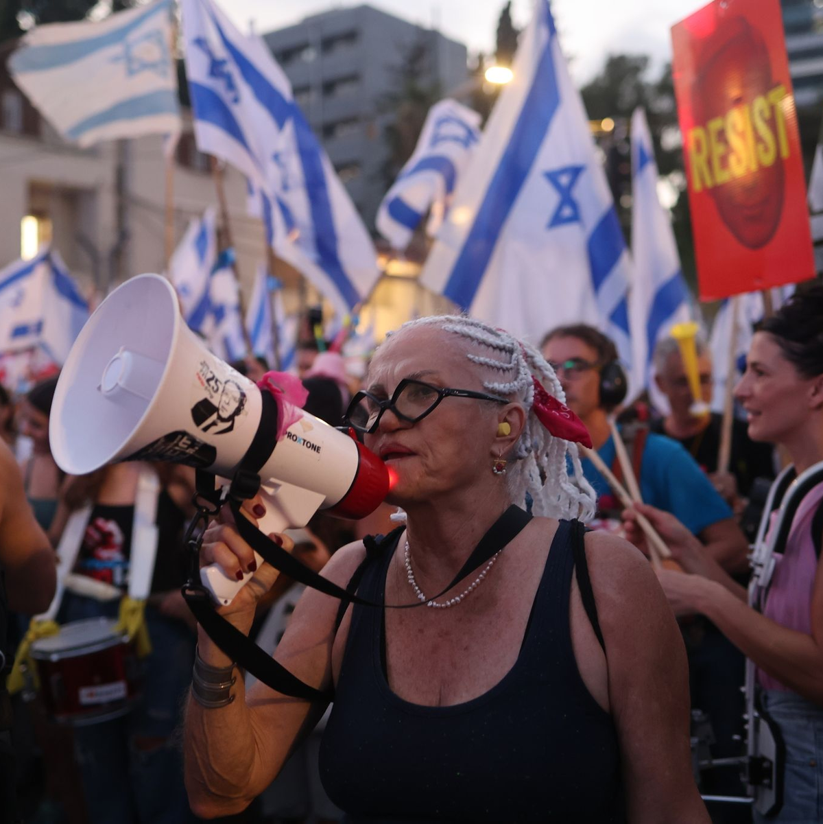 Demonstranten in Tel Aviv. - Foto: Ilia Yefimovich/dpa