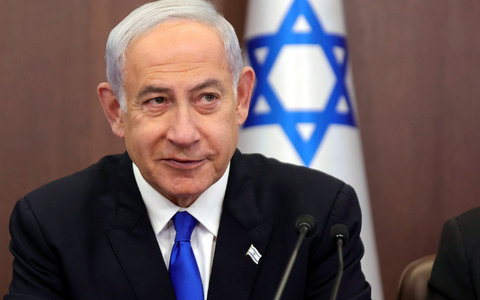 Israels Premierminister Benjamin Netanjahu muss operiert werden. - Foto: Abir Sultan/EPA POOL via AP/dpa