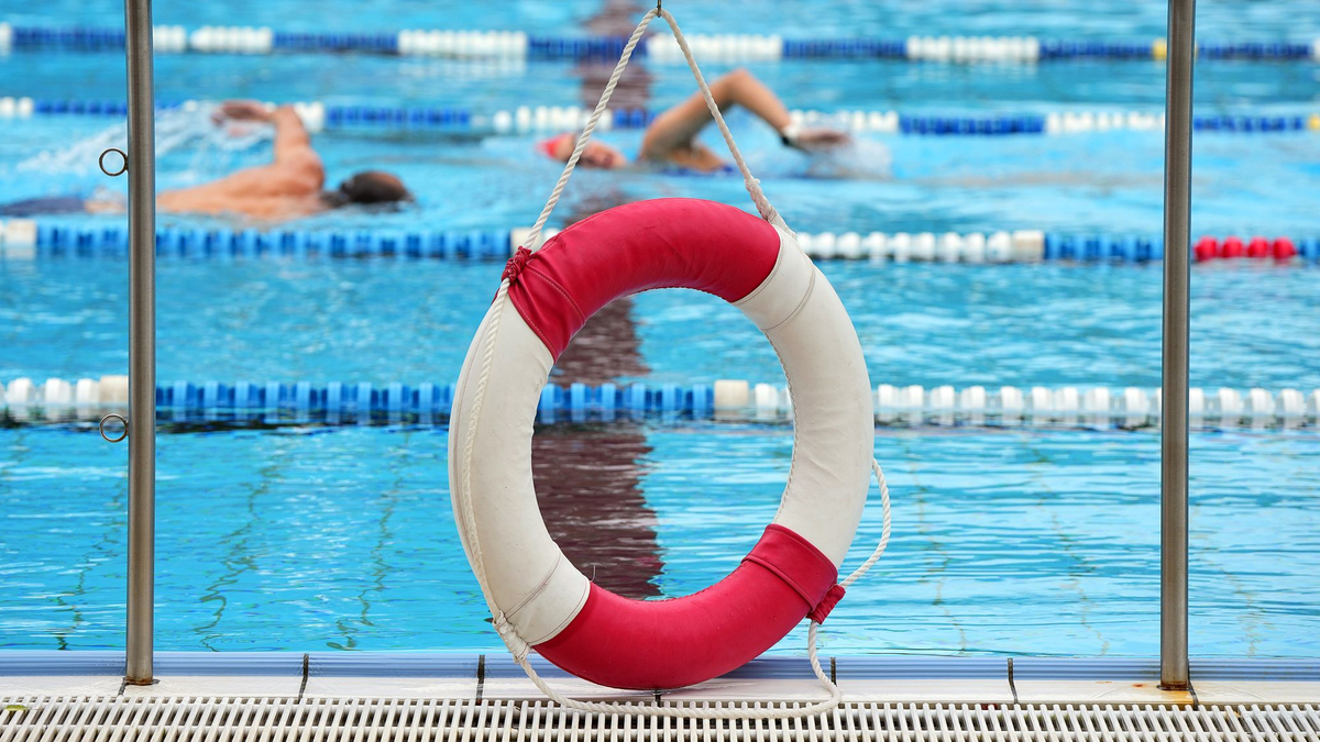 An vielen Orten war Baden mit nacktem Busen theoretisch schon immer möglich, aber selten Praxis. - Foto: Soeren Stache/dpa