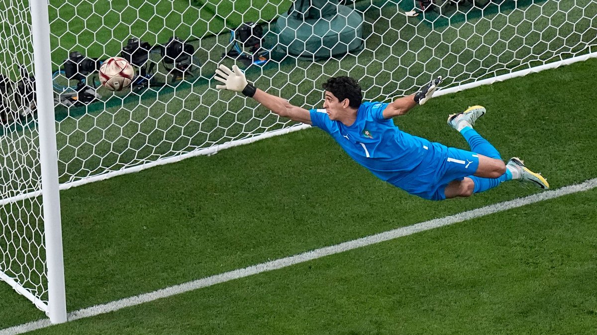 Marokkos Torhüter Yassine Bounou soll Kandidat beim FC Bayern sein. - Foto: Pavel Golovkin/AP/dpa