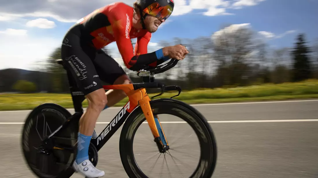Raste in den Massensprints einmal auf Platz zwei und zweimal auf Platz drei: Der 28-jährige Phil Bauhaus. - Bild: Laurent Gillieron/Keystone/dpa