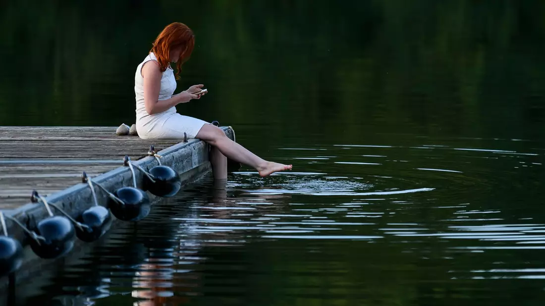 Auch im Urlaub wollen viele eine stabile Internetverbindung. - Bild: Edith Geuppert/dpa