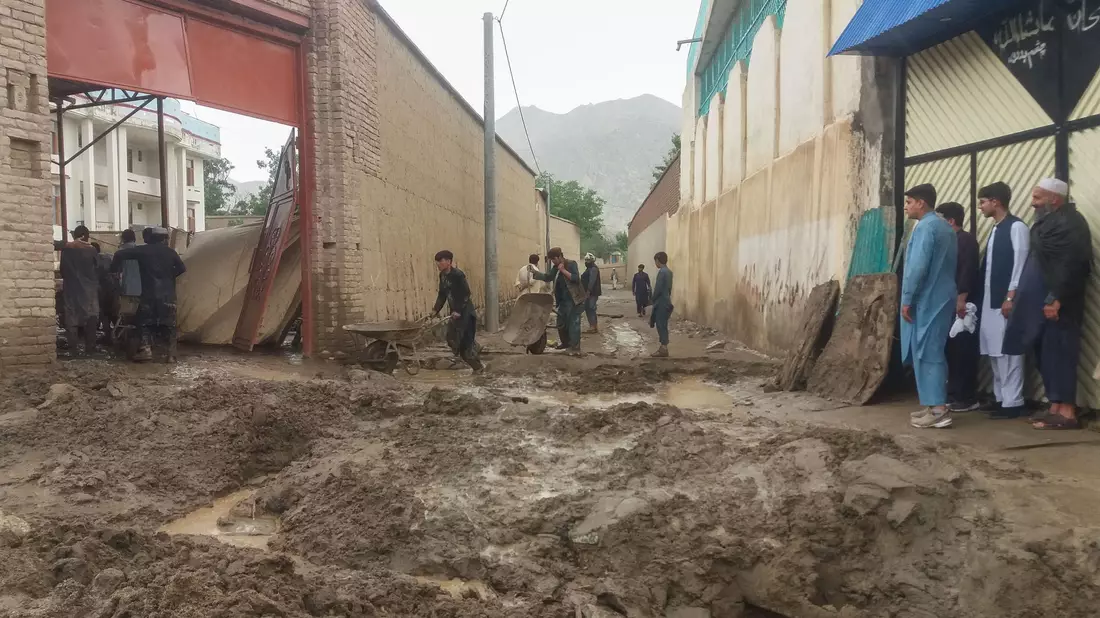 Innerhalb der vergangenen 72 Stunden seien durch die Fluten in Afghanistan mehr als 30 Menschen ums Leben gekommen, bestätigte der Katastrophenschutz. - Bild: NDMA