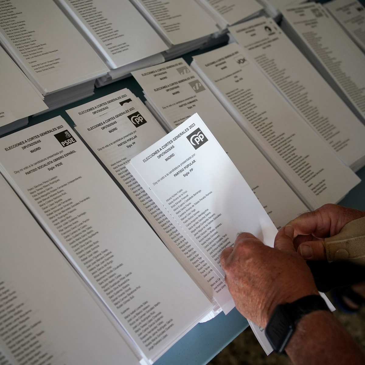 350 Abgeordnete des Unterhauses und ein Teil des Senats werden neu gewählt. - Foto: Andrea Comas/AP/dpa