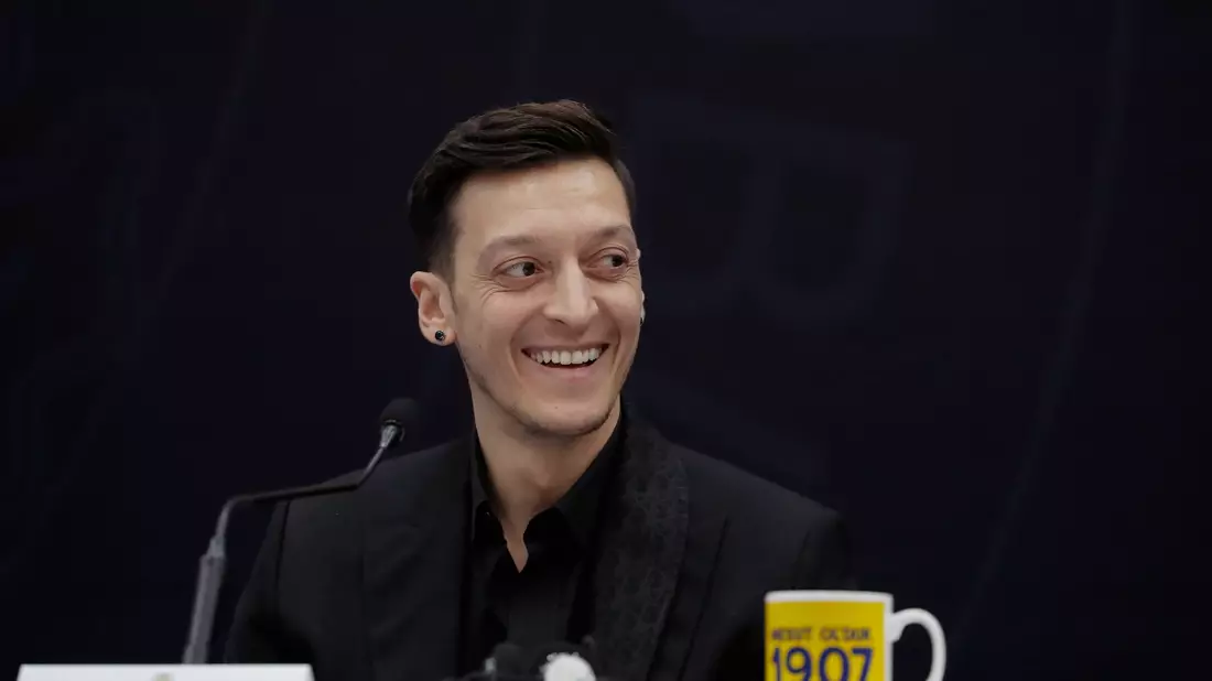 Ein Foto im Internet von Mesut Özil sorgt für Wirbel. - Bild: ---/AP/dpa