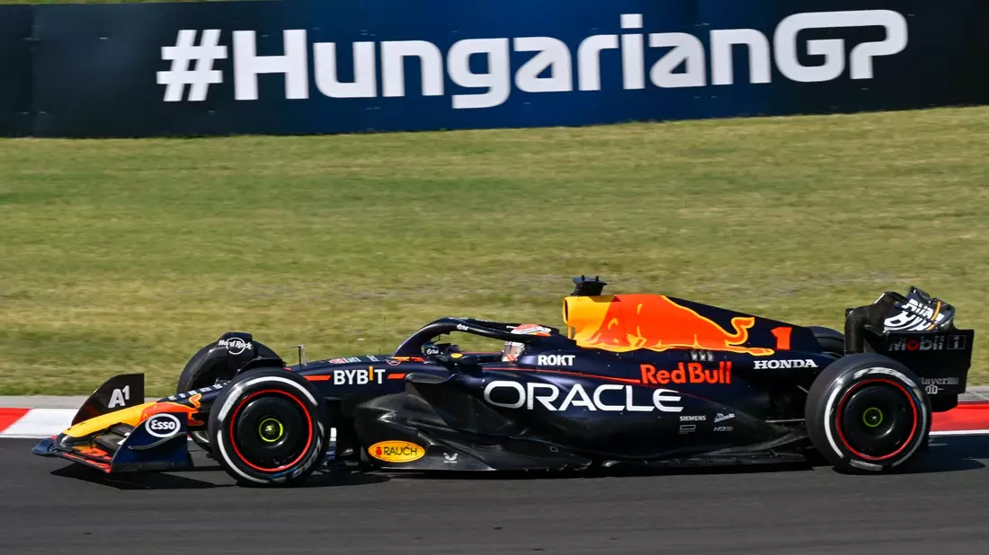 Formel-1-Titelverteidiger Max Verstappen vom Team Red Bull beim Grand Prix von Ungarn. - Bild: Denes Erdos/AP//dpa