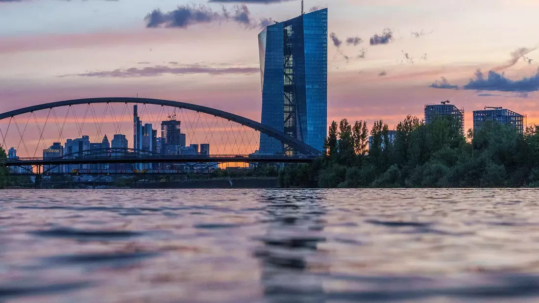 Aus Sicht der Europäischen Zentralbank sind viele Banken für den Umbau zur grünen Wirtschaft schlecht aufgestellt. - Bild: Andreas Arnold/dpa