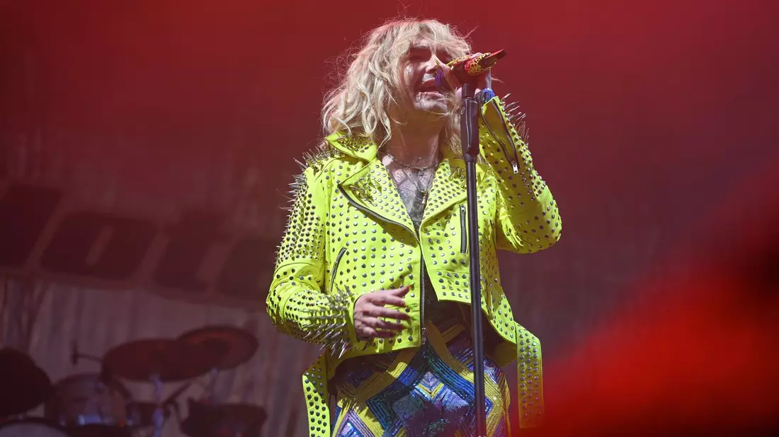 «Tokio Hotel»-Sänger Bill Kaulitz beim Deichbrand-Festival. - Bild: Lars Penning (/dpa