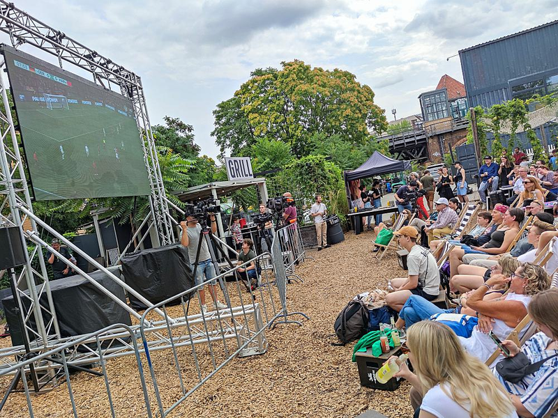 Public Viewing im Berliner Biergarten BRLO am 24.07.2023 - Foto: ?ber dts Nachrichtenagentur