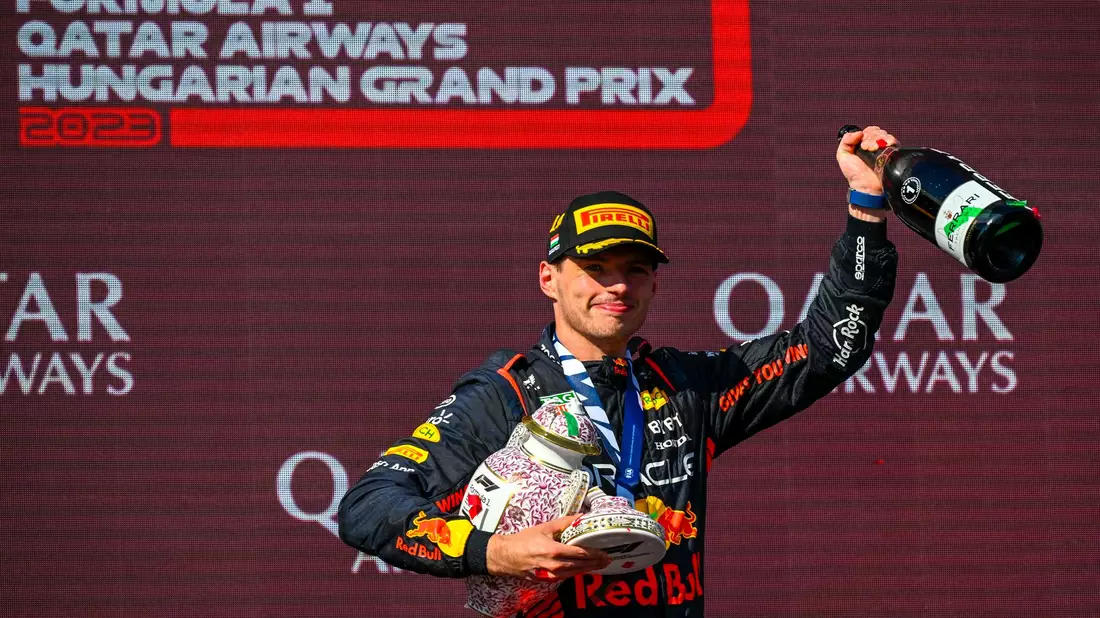 Schlägt sich Max Verstappen zu sehr die Nacht um die Ohren? - Bild: Denes Erdos/AP/dpa