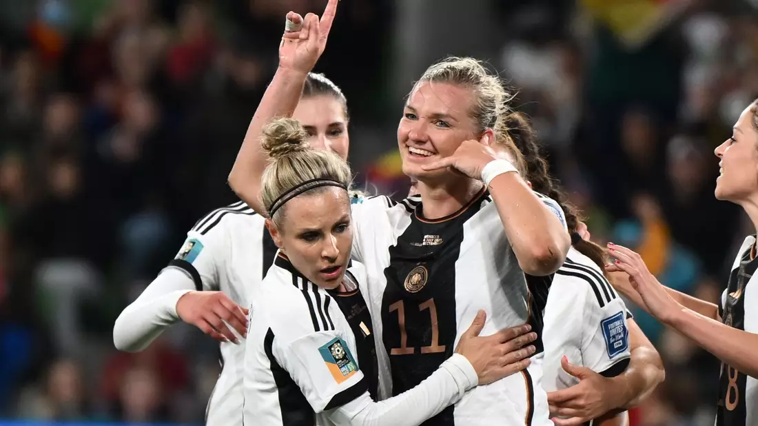 Auch das 2:0 steuerte Deutschlands Spielführerin bei. - Bild: Sebastian Christoph Gollnow/dpa
