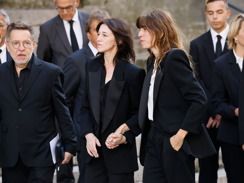 Frankreichs Première Dame Brigitte Macron kommt zur Trauerfeier. - Foto: Thomas Padilla/AP/dpa