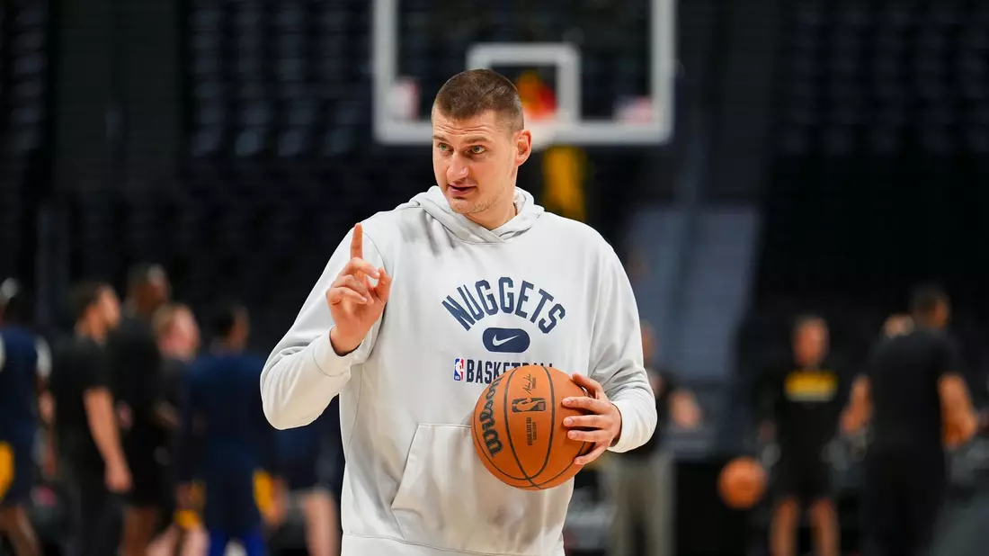 Nikola Jokic wird nicht bei der WM in Asien dabei sein. - Bild: Jack Dempsey/AP/dpa