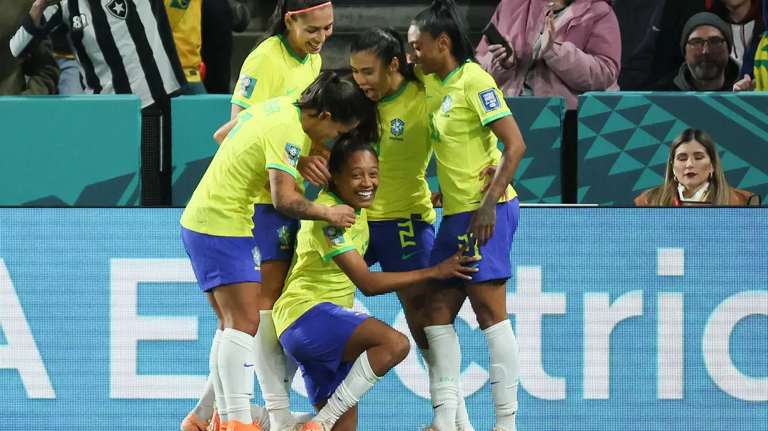 Brasilien startete mit einem 4:0-Sieg in die WM. - Bild: James Elsby/AP/dpa