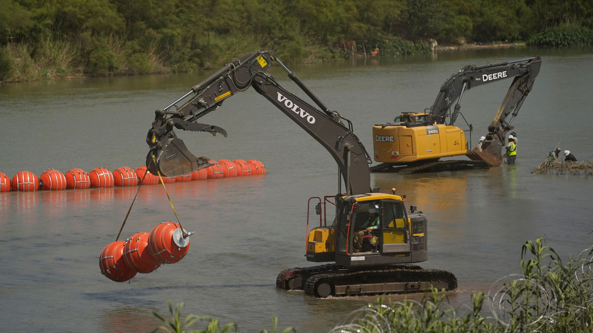 Große Bojen im Fluss Rio Grande sollen Migranten daran hindern, von Mexiko nach Texas zu gelangen. - Foto: Eric Gay/AP