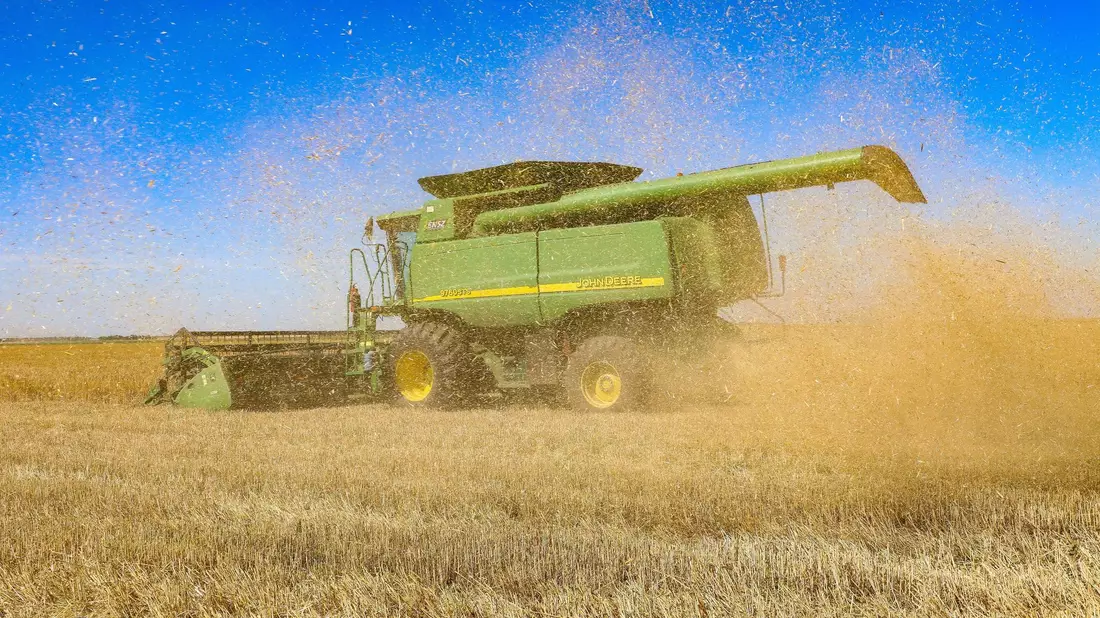 Getreideernte in der Region Odessa im Süden der Ukraine (Archivbild). Von den Regeln betroffene Waren sollen nur noch bis zu einer bestimmten Menge zollfrei in die EU importiert werden dürfen. Fix ist der Deal aber noch nicht. - Bild: -/Ukrinform/dpa