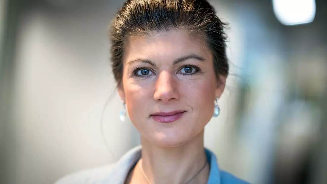 «Da ist natürlich auch dieser wahnsinnige Druck in Sachen Gewicht und Schönheit, der vor allem auf junge Frauen ausgeübt wird»: Sahra Wagenknecht. - Bild: Sina Schuldt/dpa