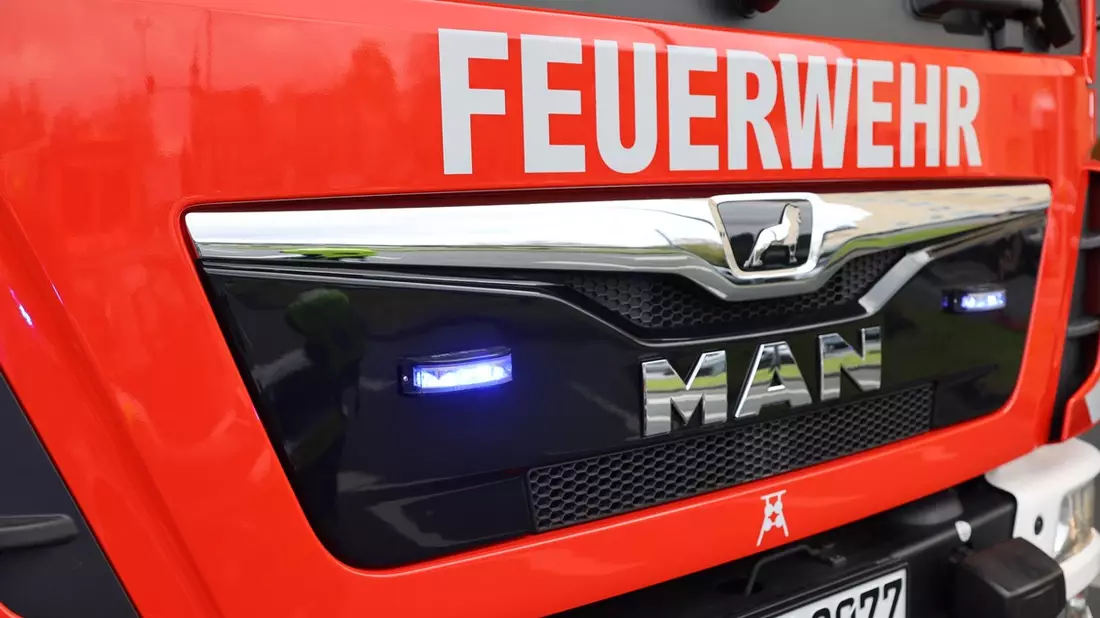FW-E: Zimmerbrand in Verwaltungsgebäude - Feuerwehr verhindert Brandausbreitung - Bild: presseportal.de