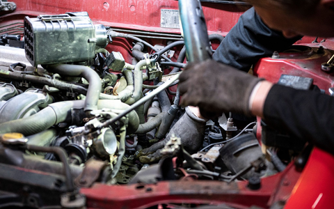 Der Gesamtverband der Deutschen Versicherungswirtschaft (GDV) rechnet mit steigenden Prämien bei Autoversicherungen. - Foto: Fabian Sommer/dpa