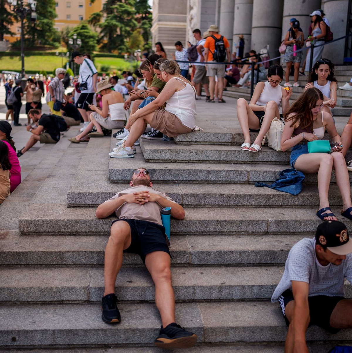 Insgesamt starben in den untersuchten Städten schätzungsweise 24.400 Menschen an extremer Hitze. (Symbolbild) - Foto: Manu Fernandez/AP/dpa