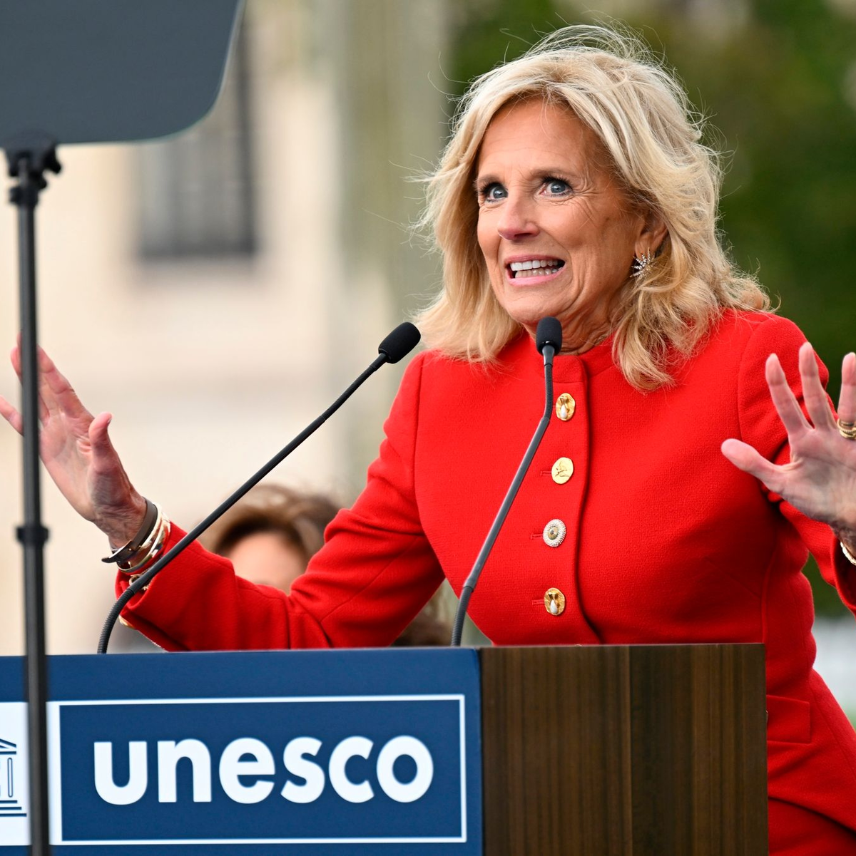 First Lady Jill Biden bei einer Zeremonie am Sitz der UNESCO in Paris, - Foto: Bertrand Guay/POOL AFP/AP/dpa