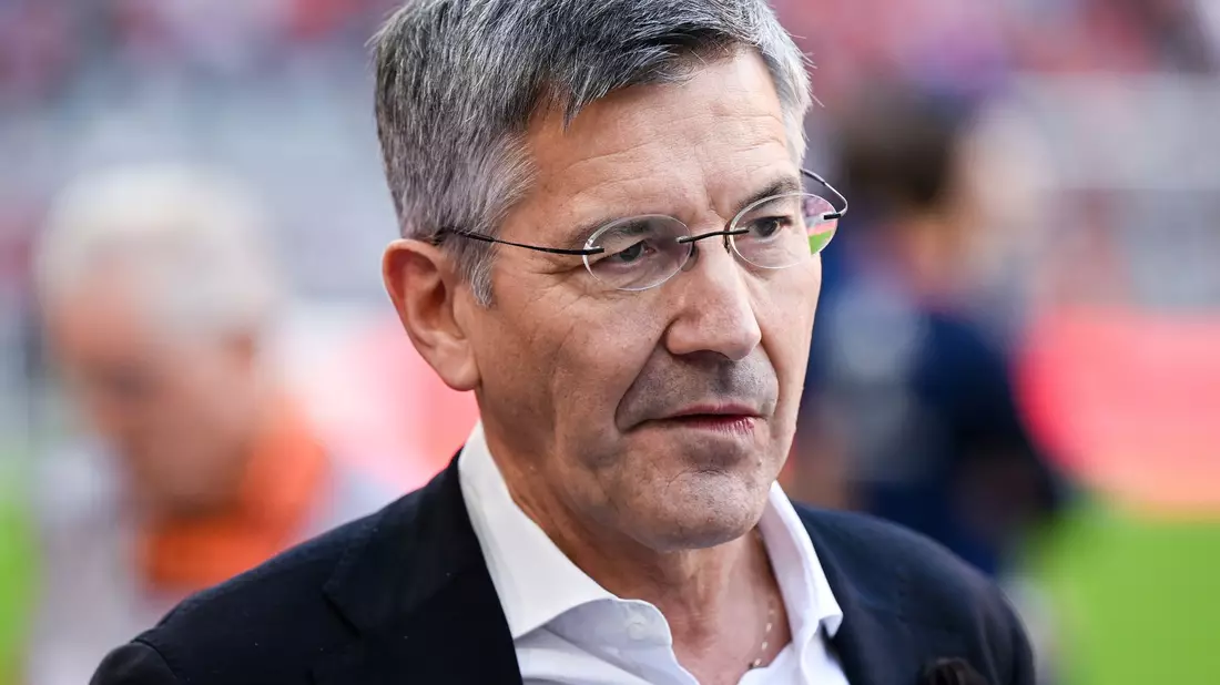 Bayern Münchens Vereinspräsident Herbert Hainer im Stadion. - Bild: Sven Hoppe/Deutsche Presse-Agentur GmbH/dpa