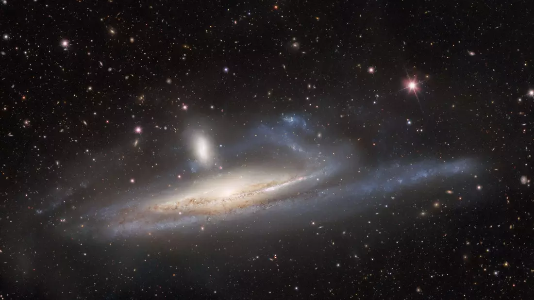 Die Zwerggalaxie «NGC 1531» und die große Spiralgalaxie «NGC 1532» kurz vor der Verschmelzung. - Bild: CTIO/NOIRLab/DOE/NSF/AURA/dpa