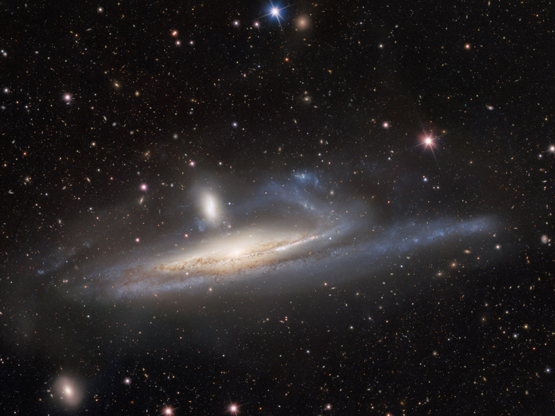 Die Zwerggalaxie «NGC 1531» und die große Spiralgalaxie «NGC 1532» kurz vor der Verschmelzung. - Foto: CTIO/NOIRLab/DOE/NSF/AURA/dpa