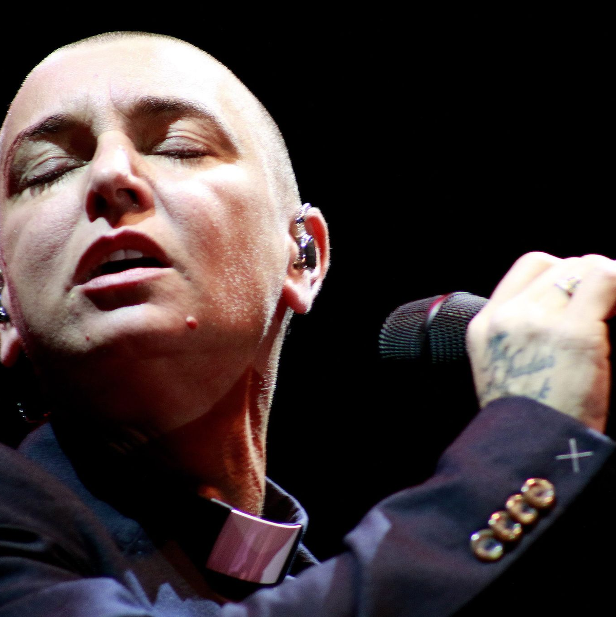 Popsängerin Sinead O'Connor wurde nur 56 Jahre alt. Hier bei einem Konzert in Santiago De Chile. - Foto: Sebastian Silva/EFE/dpa