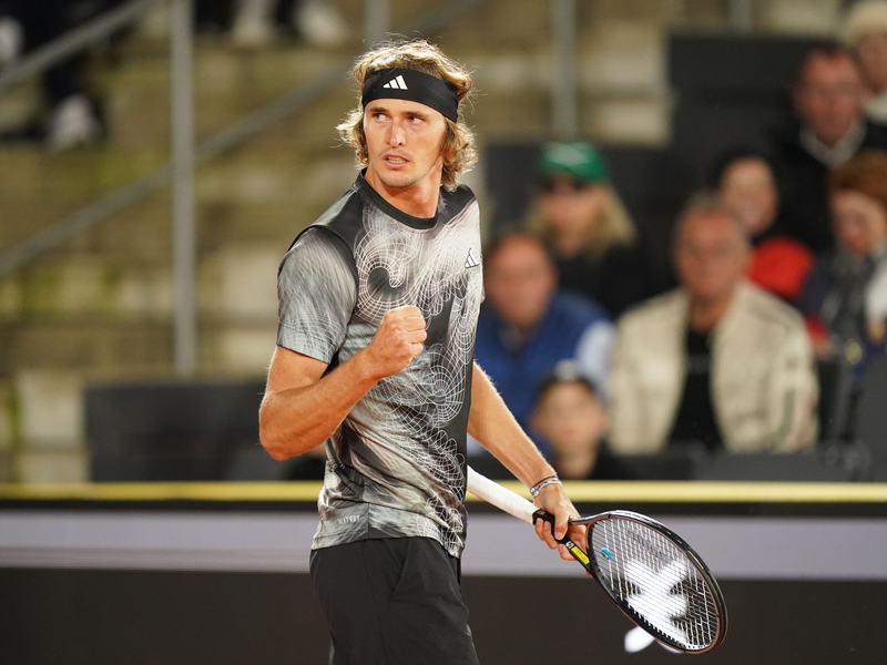 Steht bei seinem Heim-Turnier in Hamburg in Viertelfinale: Alexander Zverev. - Foto: Marcus Brandt/dpa