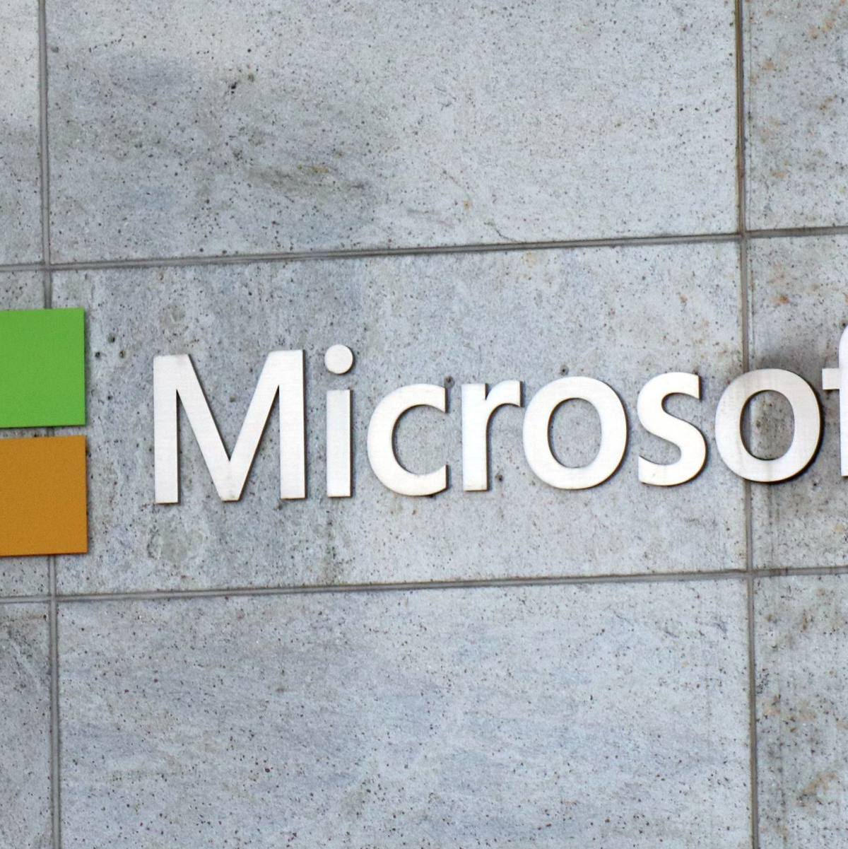 Microsoft-Logo an einem Firmengebäude. - Foto: Toby Scott/SOPA Images via ZUMA Wire/dpa