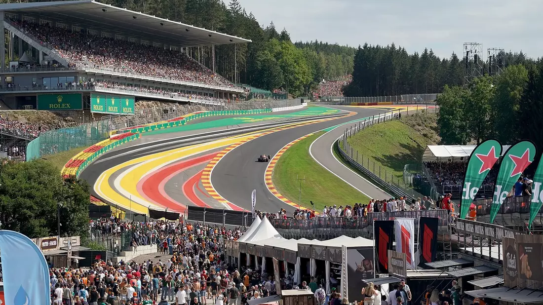 Die Formel 1 verabschiedet sich mit dem Rennen in Spa in die Sommerpause. - Bild: Hasan Bratic/dpa