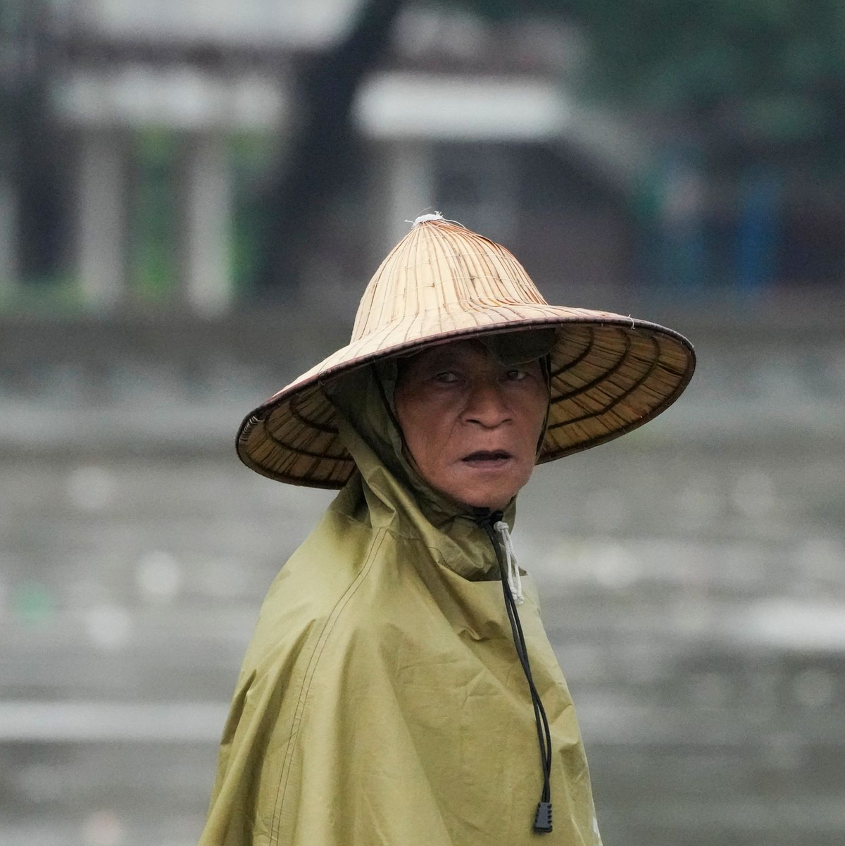 Fast 330.000 Menschen in 31 Provinzen sind von dem Sturm betroffen, der zeitweilig als Super-Taifun eingestuft wurde und mit Böen von bis zu 240 Stundenkilometern unterwegs war. - Foto: Aaron Favila/AP