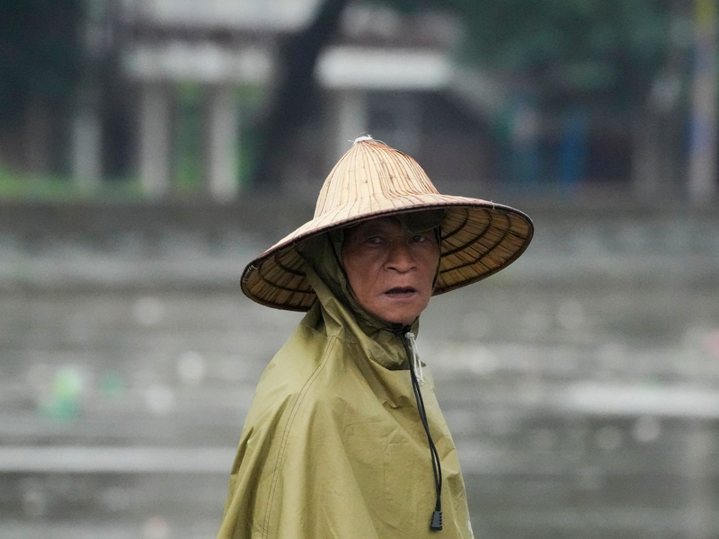 Fast 330.000 Menschen in 31 Provinzen sind von dem Sturm betroffen, der zeitweilig als Super-Taifun eingestuft wurde und mit Böen von bis zu 240 Stundenkilometern unterwegs war. - Foto: Aaron Favila/AP