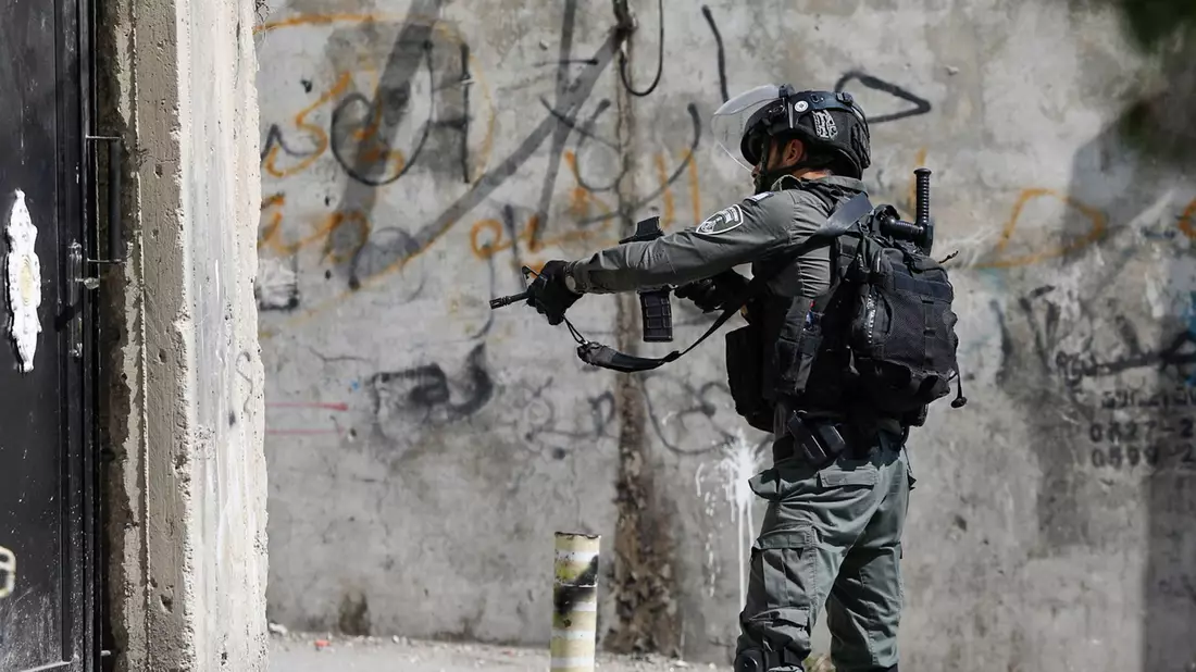 Regelmäßig kommt es im Westjordanland zu tödlichen Zusammenstößen zwischen Palästinensern und dem israelischen Militär (Symbolbild). - Bild: Ilia Yefimovich/dpa
