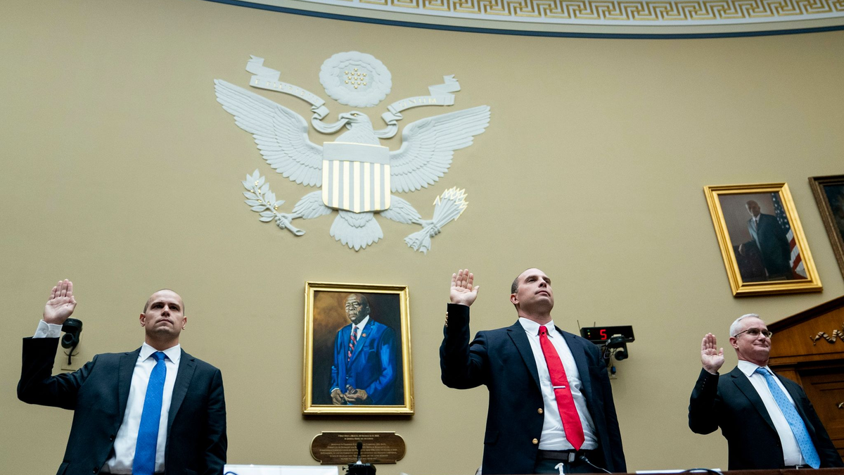 David Grusch, pensionierter Major der US-Luftwaffe, spricht über unidentifizierte Flugobjekte. - Foto: Nathan Howard/AP/dpa