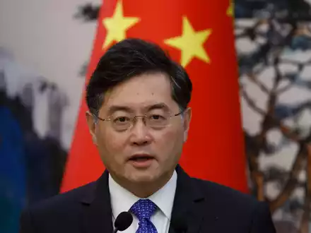 Qin Gang ist als Außenminister abgesetzt worden. Warum, ist nicht bekannt. - Foto: Thomas Peter/Reuters/AP/dpa