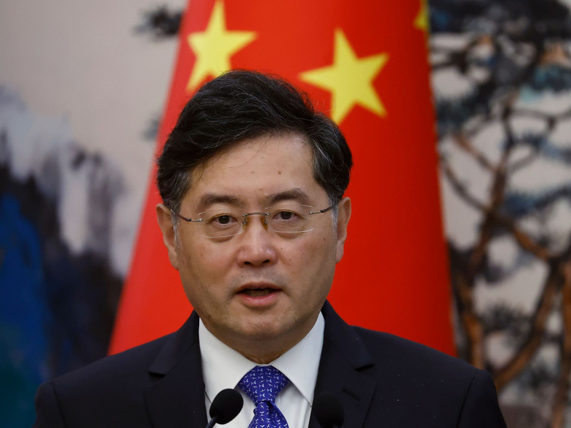 Qin Gang ist als Außenminister abgesetzt worden. Warum, ist nicht bekannt. - Foto: Thomas Peter/Reuters/AP/dpa